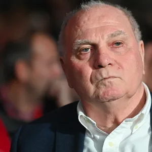 Uli Hoeneß schaut grimmig