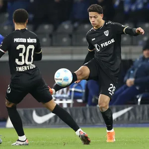 Zwei Münsteraner mit Hamburger Vergangenheit: András Németh (r.) ist vom HSV an die Preußen verliehen, Etienne Amenyido kickte einst für St. Pauli.