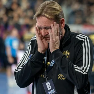 Martin Schwalb ärgert sich