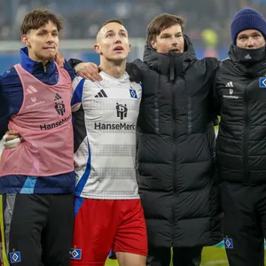 Für den HSV und Trainer Merlin Polzin (Mitte) ging es in den vergangenen Wochen fast nur noch bergauf.