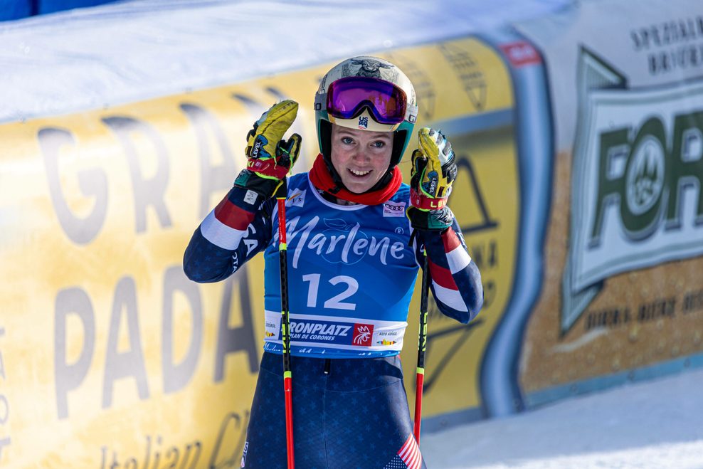 AJ Hurt in Skiausrüstung