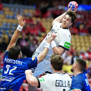 Handball-WM Deutschland gegen Italien, Köster wirft den Ball
