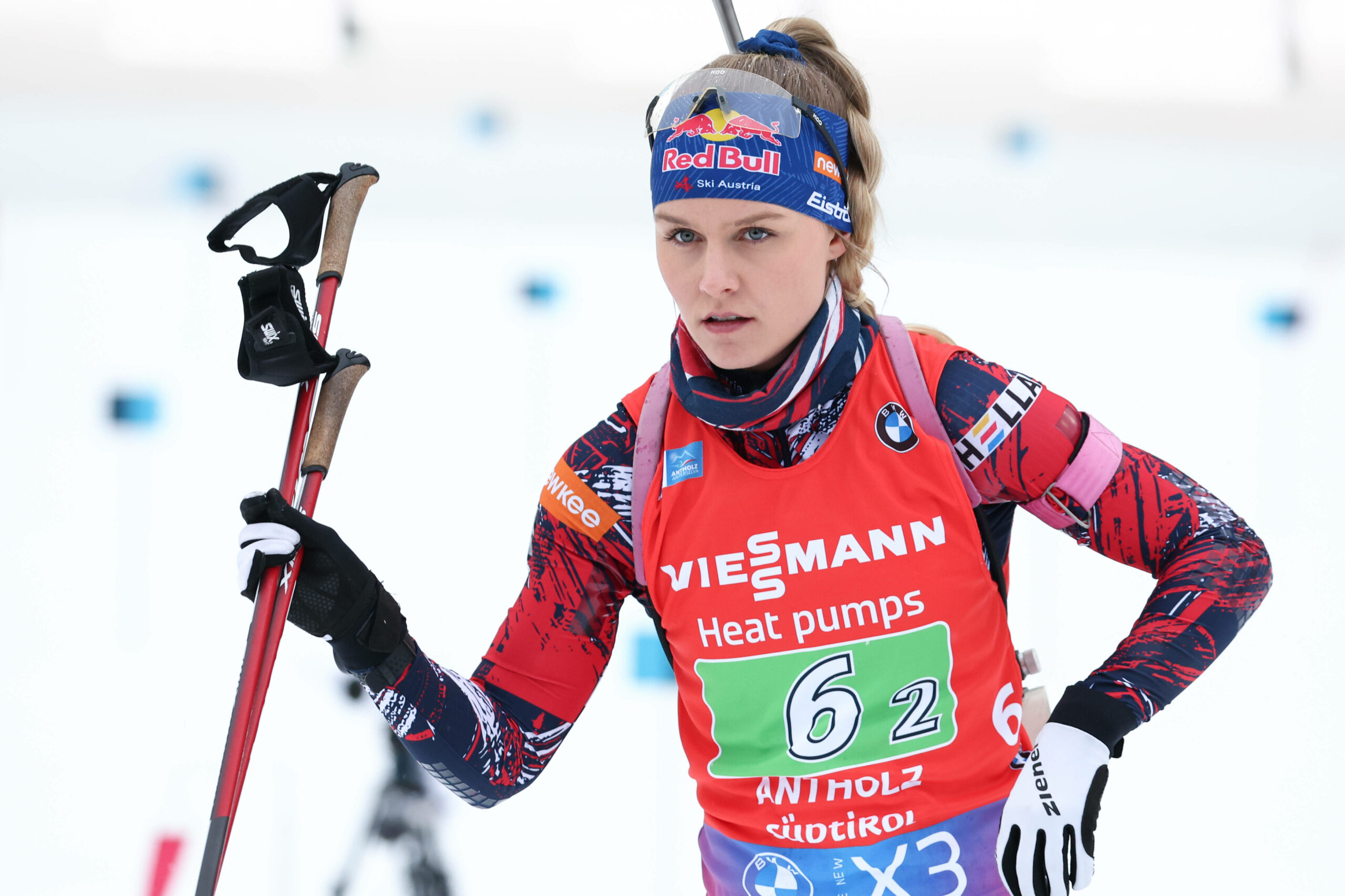 Anna Gandler in Biathlon-Ausrüstung