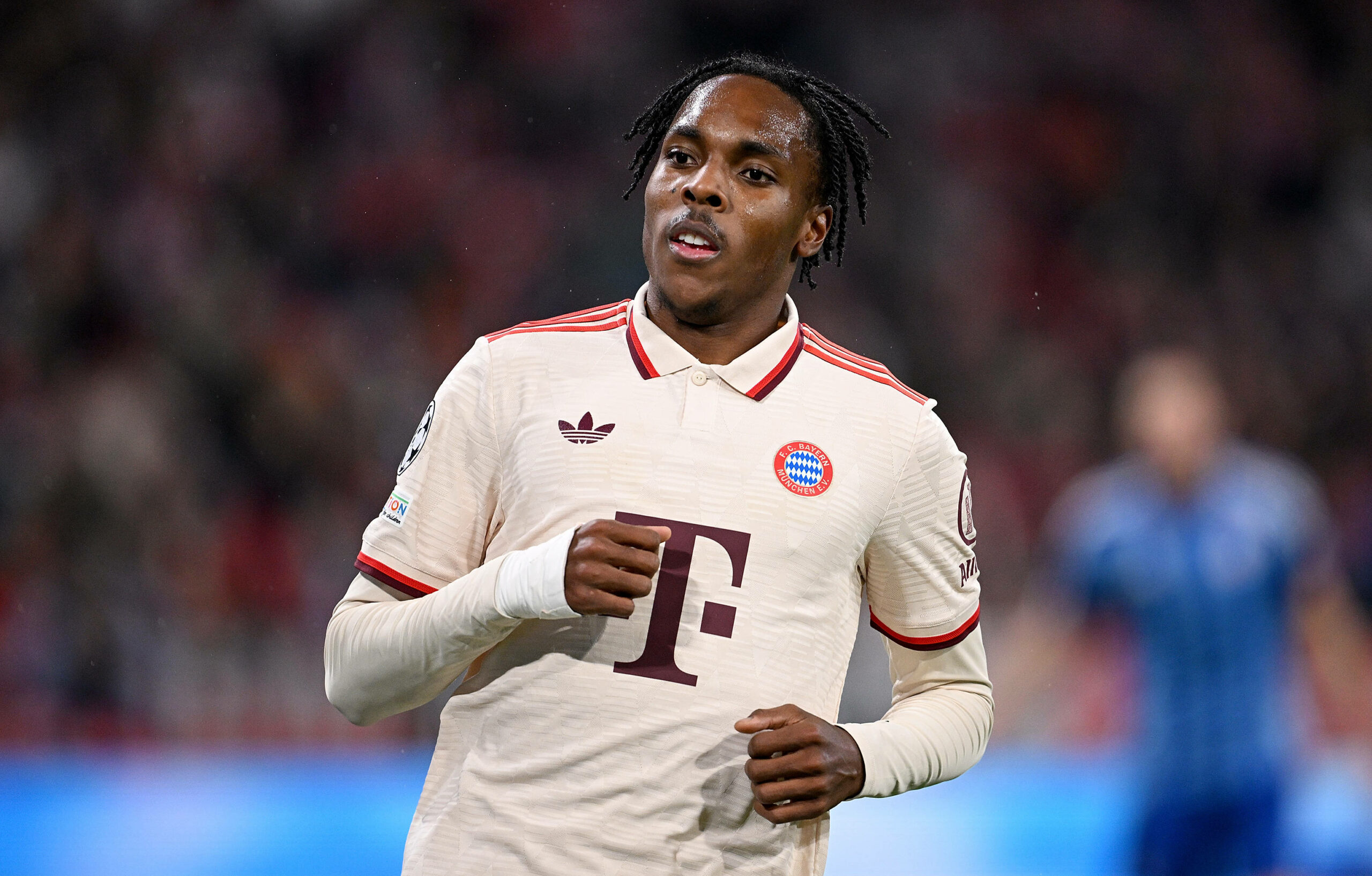 Mathys Tel im Trikot des FC Bayern München