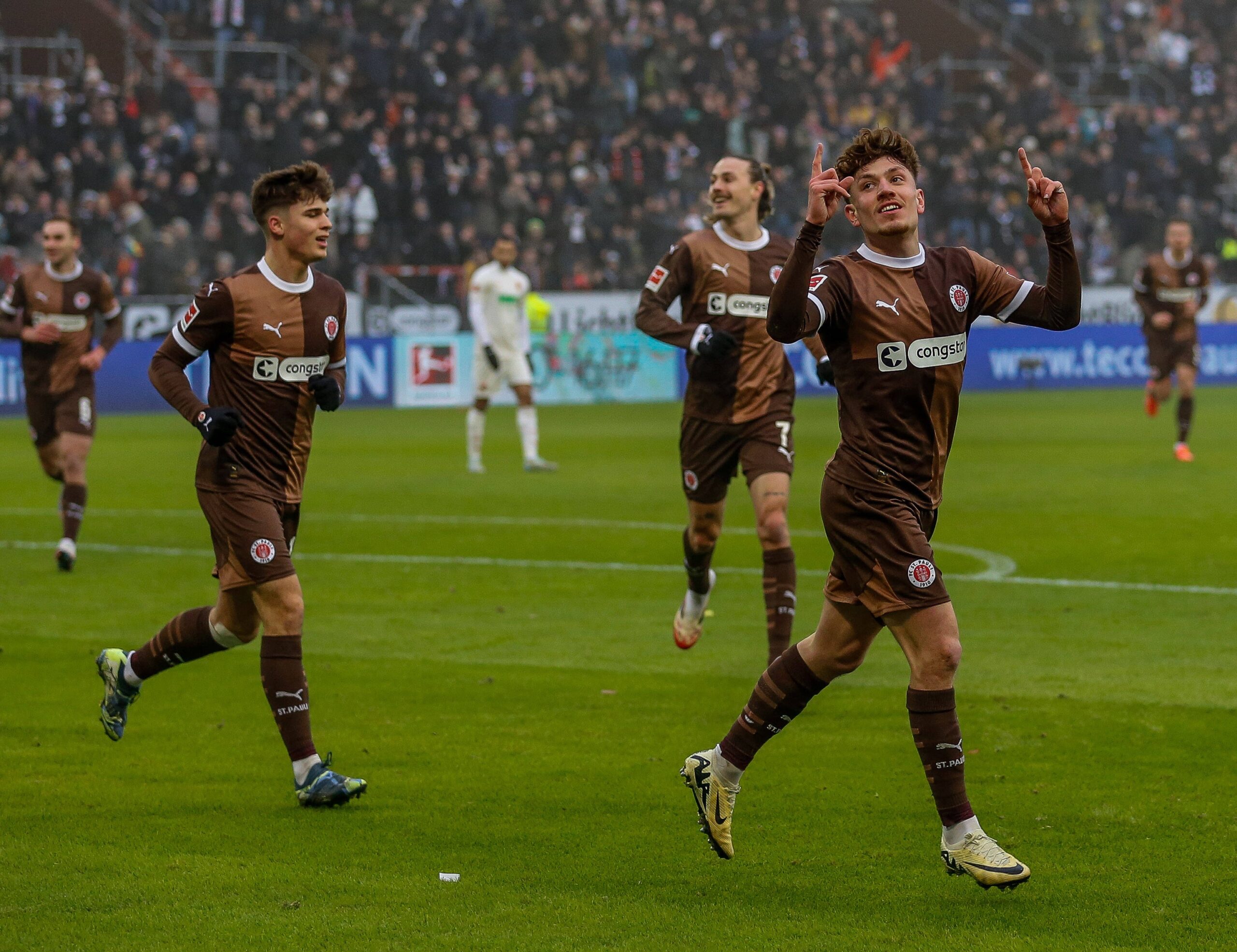 St. Pauli bejubelt das 1:0 gegen Augsburg