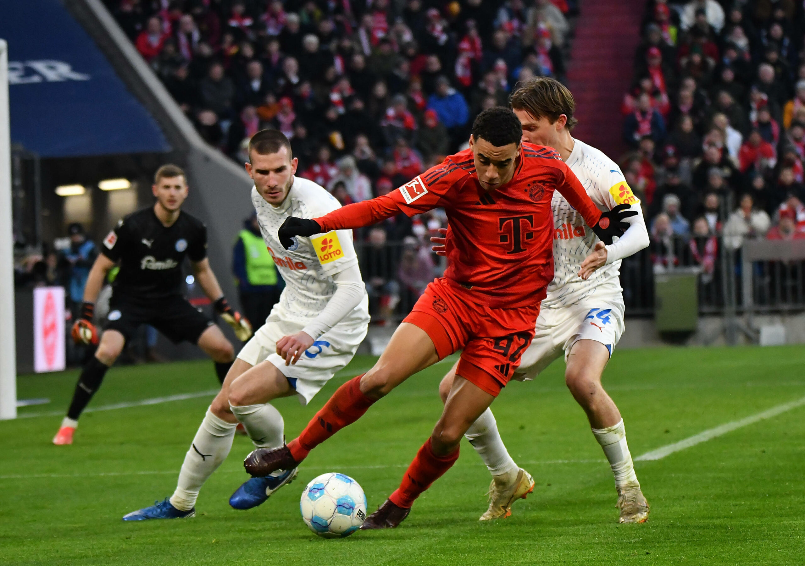 FC Bayern München gegen Holstein Kiel