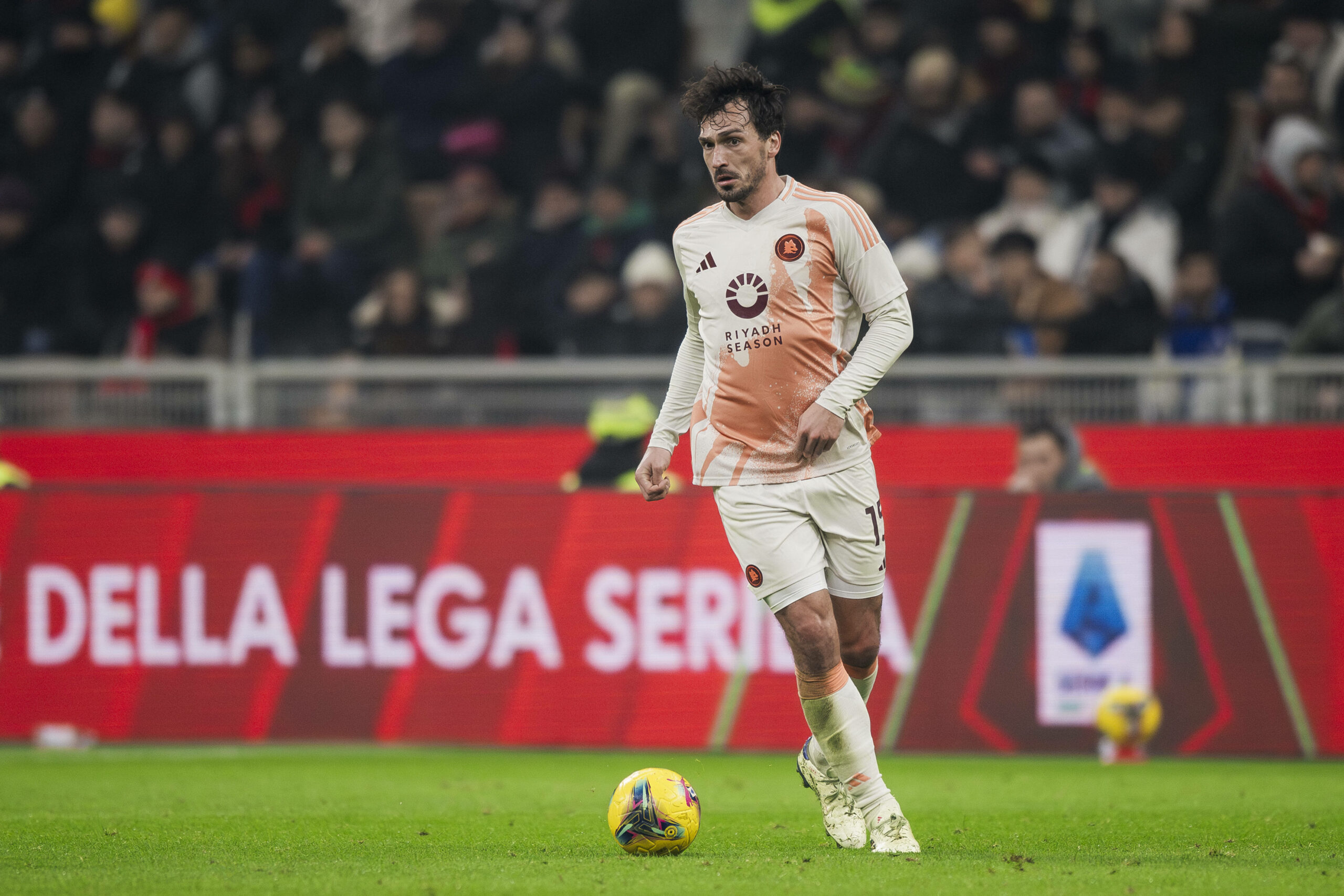 Romas Mats Hummels am Ball im Spiel gegen AC Milan