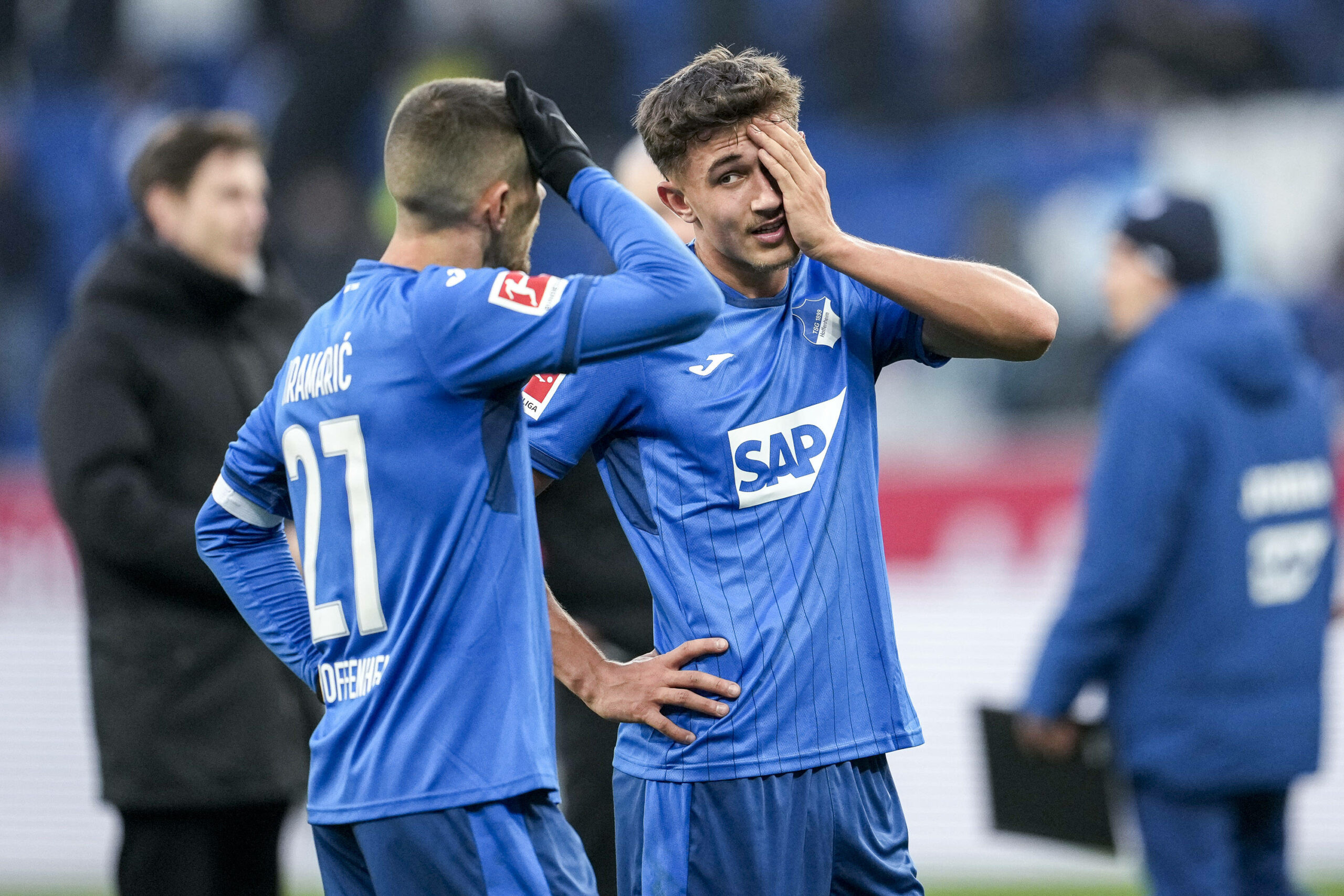 Andrej Kramaric und Tom Bischof fassen sich an den Kopf.