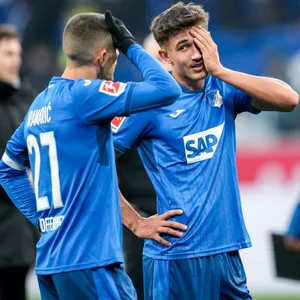 Andrej Kramaric und Tom Bischof fassen sich an den Kopf.