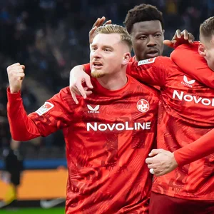 Schwerer Gegner: Der 1.FC Kaiserslautern mit Kapitän Marlon Ritter (l.) befindet sich in Liga zwei auf der Überholspur.