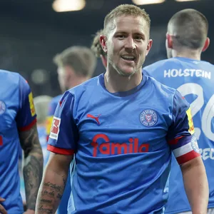 Lewis Holtby jubelte vergebens über sein Tor gegen Bochum.