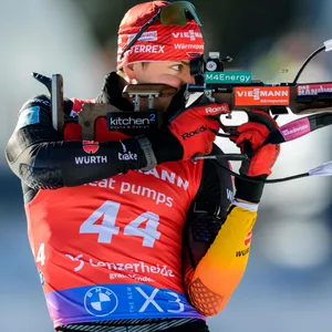 Philipp Nawrath beim Stehendschießen in Lenzerheide