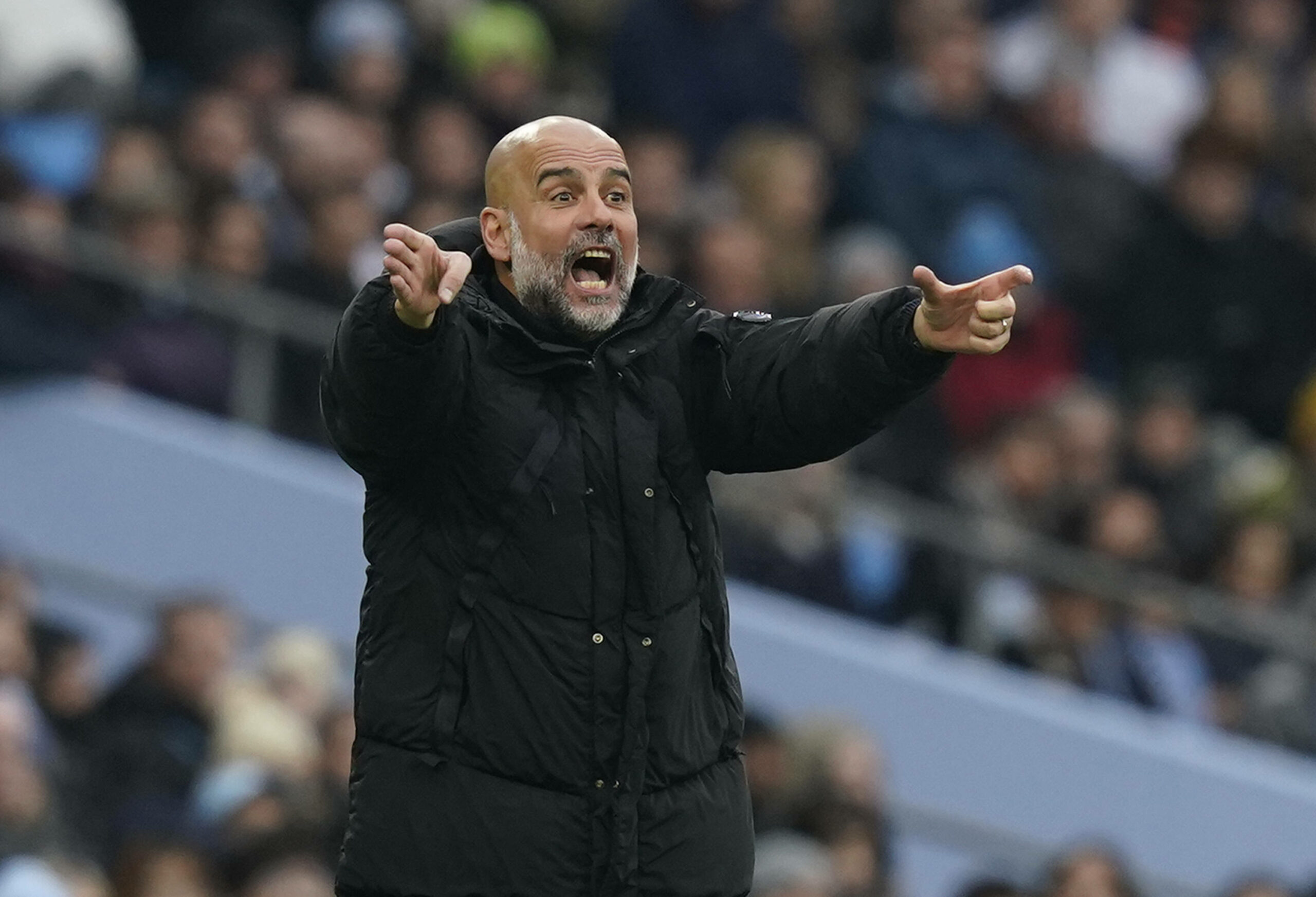 Manchester-City-Trainer Pep Guardiola gestikuliert aufgebracht