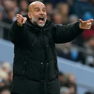 Manchester-City-Trainer Pep Guardiola gestikuliert aufgebracht