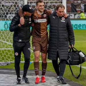 James Sands nach seiner Verletzung gegen Freiburg