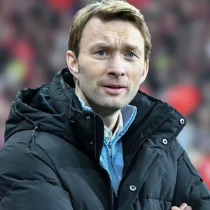 Simon Rolfes guckt leicht verwundert