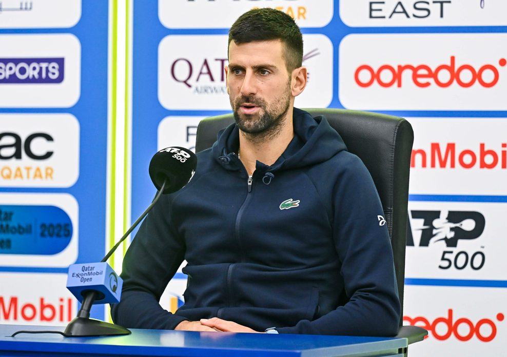 Novak Djokovic redet bei einer Pressekonferenz