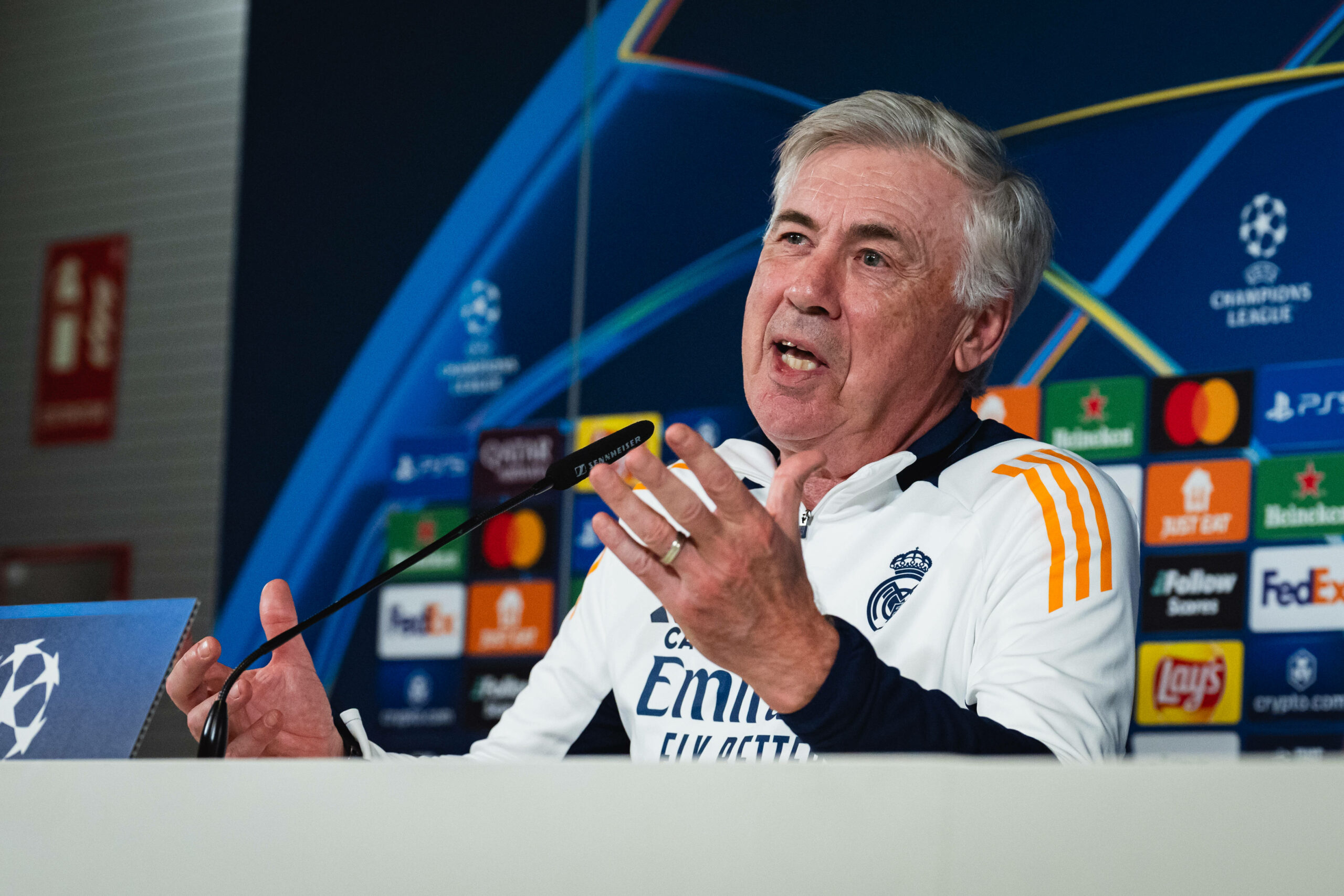 Carlo Ancelotti bei einer Pressekonferenz der Champions League