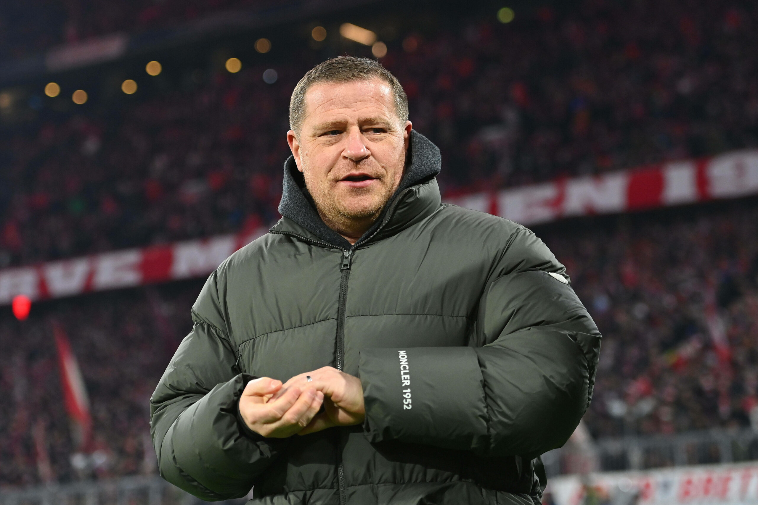 Bayern-Sportvorstand Max Eberl steht in der Allianz Arena