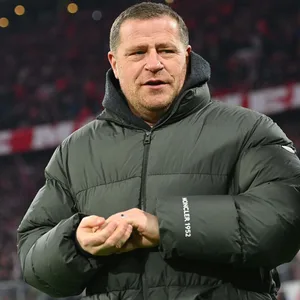 Bayern-Sportvorstand Max Eberl steht in der Allianz Arena
