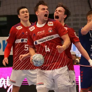 Jubel nach dem Zitterspiel: Andreas Maagard hat den Ball gesichert und damit den Sieg.