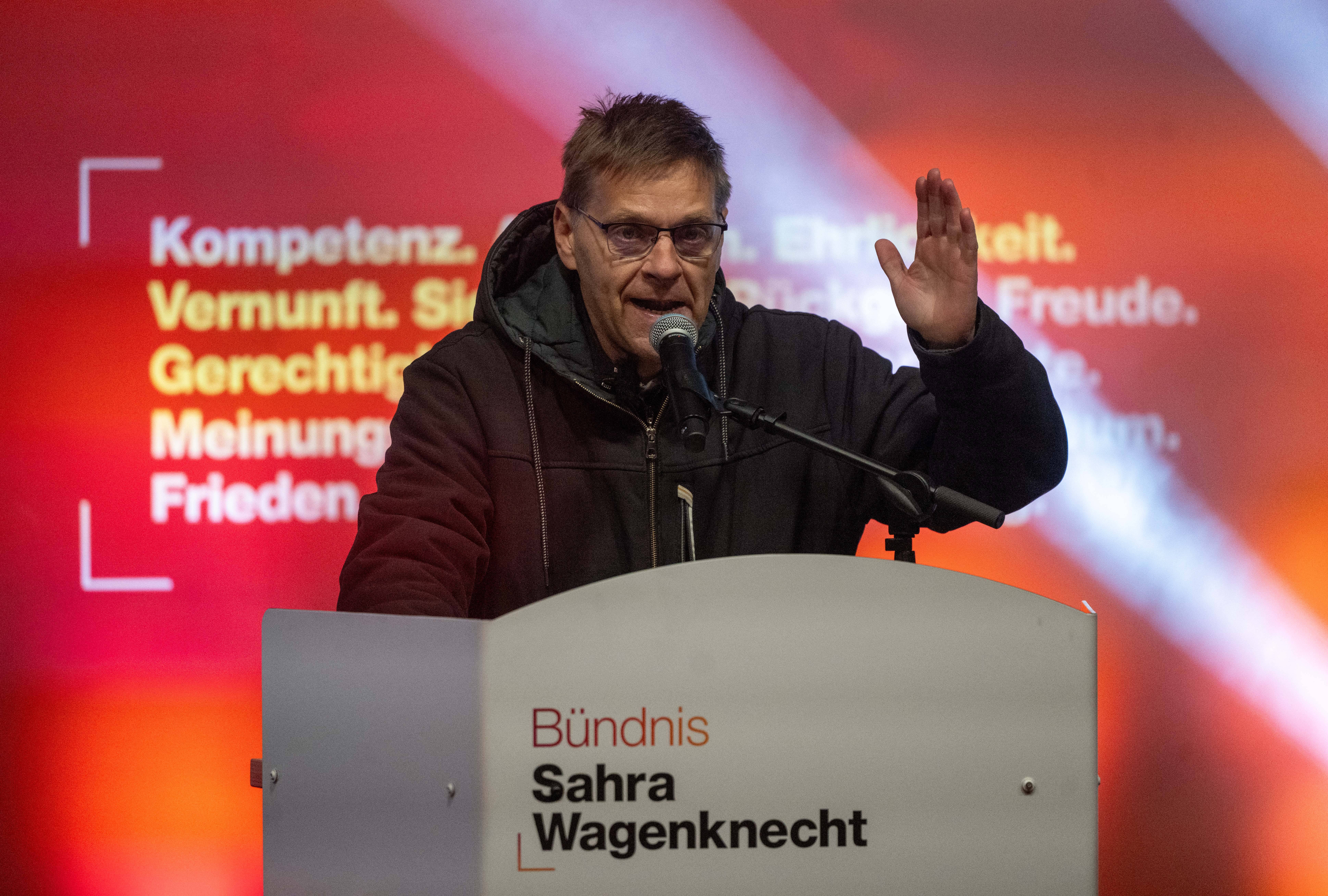 Oliver Ruhnert hält eine Rede beim BSW.