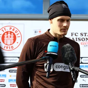 Eric Smith beim Medientermin