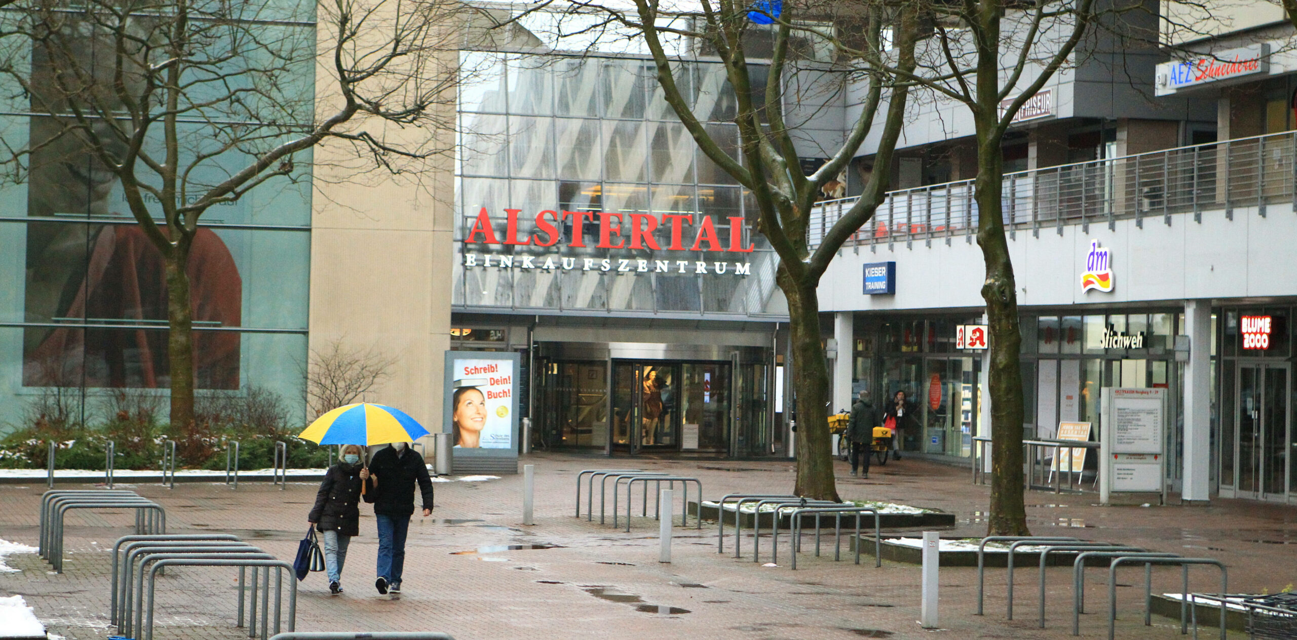 Eingang zu Einkaufszentrum Alstertal