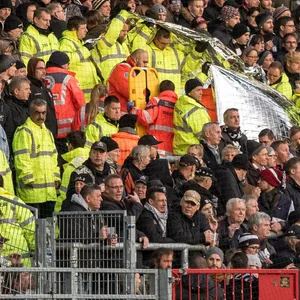 Notarzt-Einsatz beim St. Pauli-Spiel