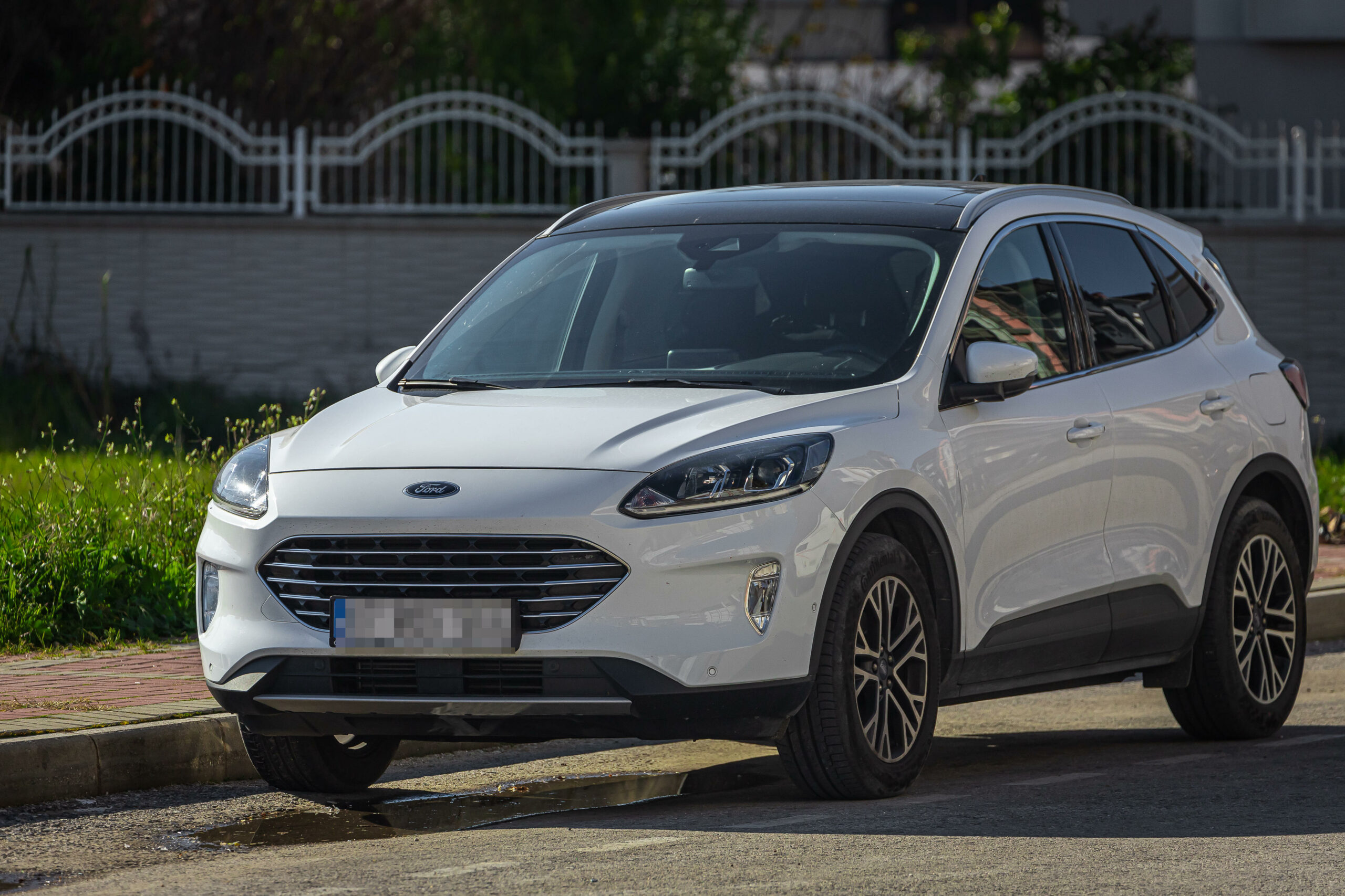 Der Flüchtige soll so einen Ford-SUV vom Typ Kuga gestohlen haben (Symbolbild).