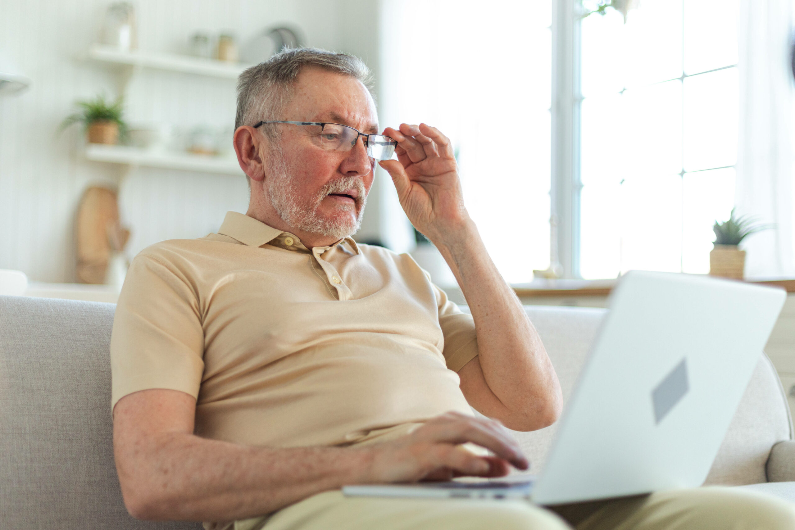 Einem 68-Jährigen wurden 13.000 Euro vom Konto abgehoben. (Symbolbild)