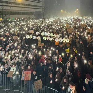 Was für ein Bild! Zehntausende haben am Samstag in der Hamburger Innenstadt ein starkes Zeichen gegen Rechts gesetzt.