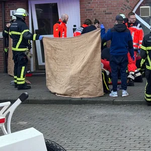 Eine 65-Jährige wurde bei dem Unfall verletzt.
