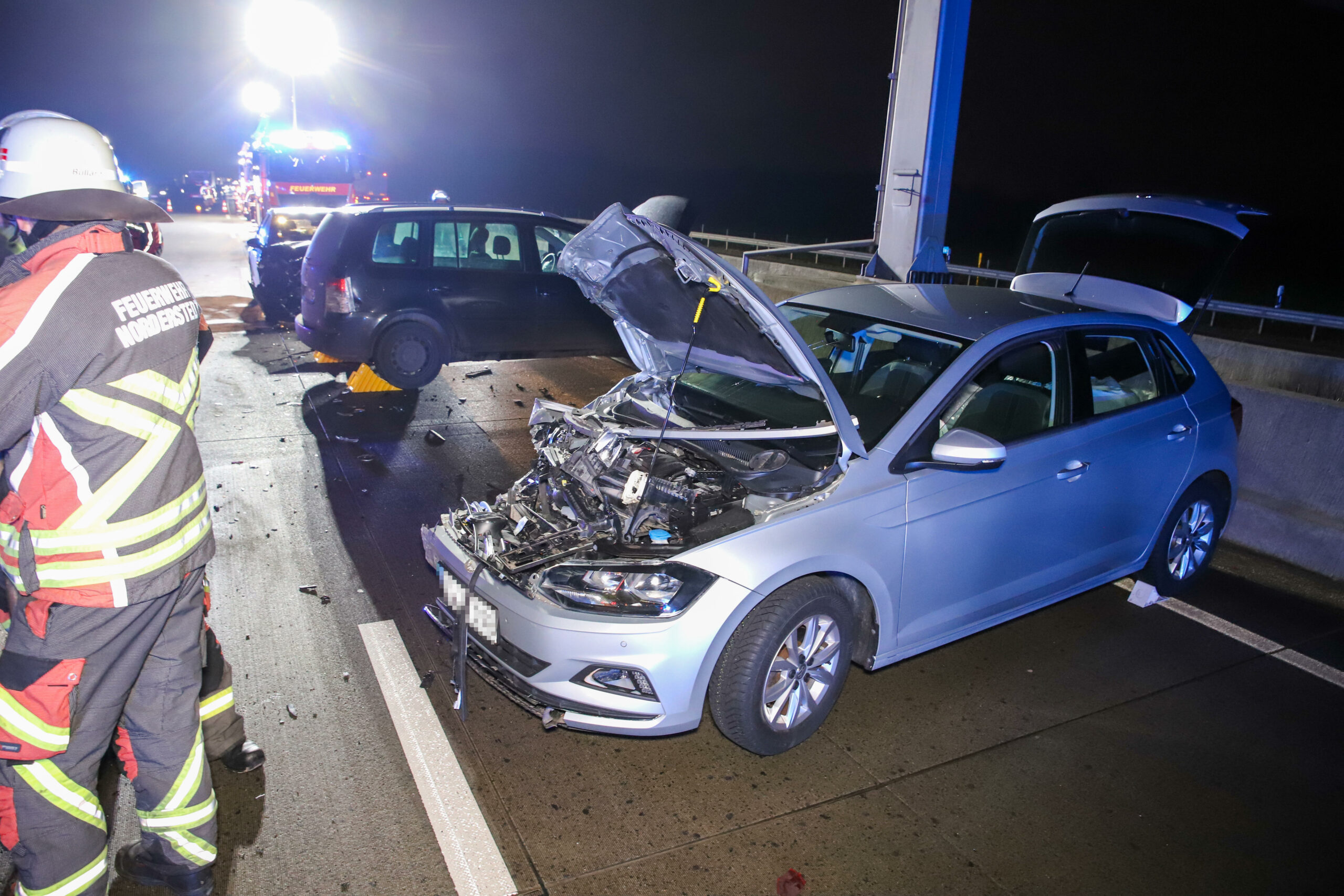 Mehrere Fahrzeuge wurden am Dienstagabend in einen Unfall auf der A7 verwickelt.