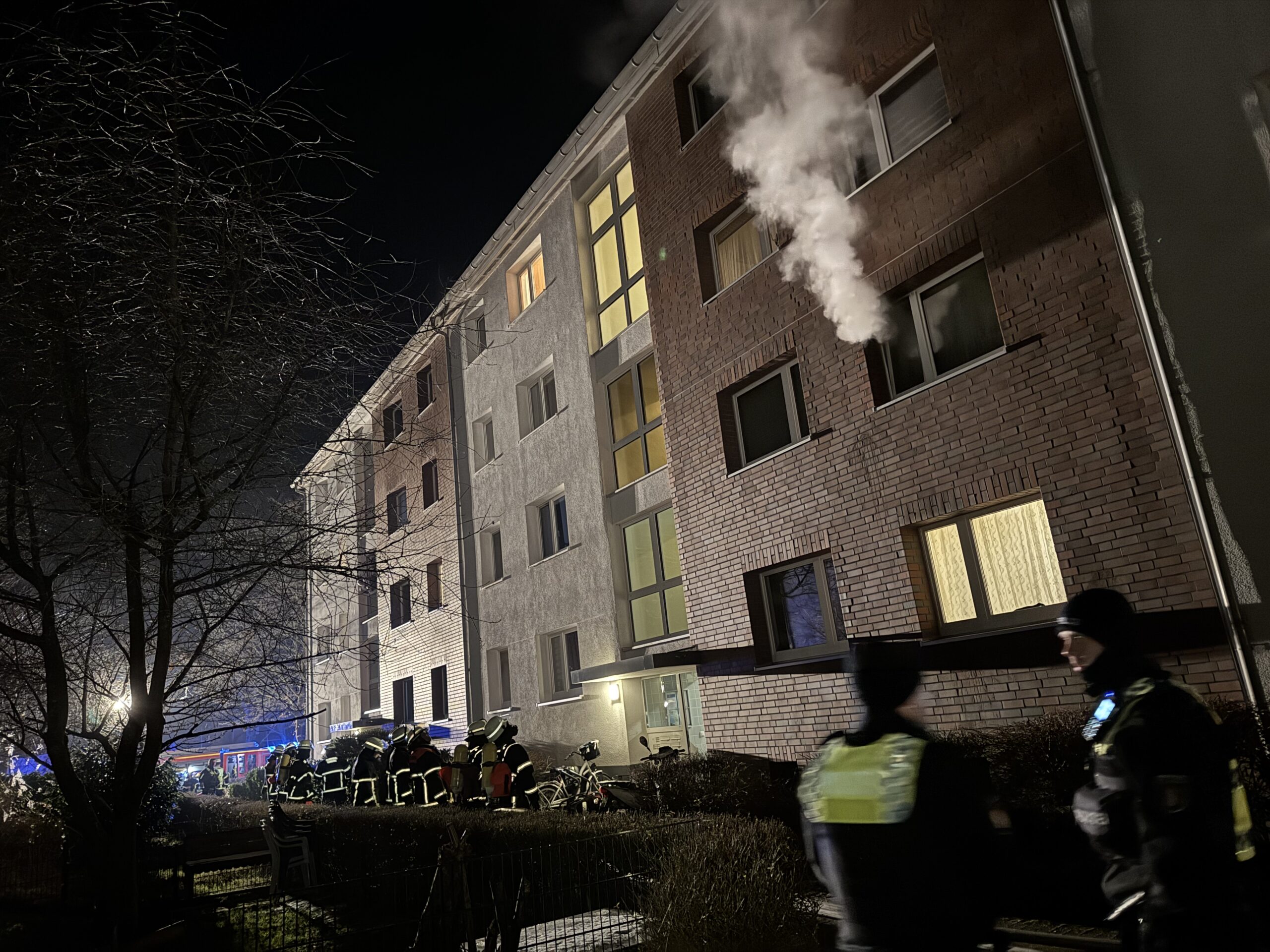 Zwei Menschen wurden bei einem Wohnungsbrand in Rahlstedt verletzt.