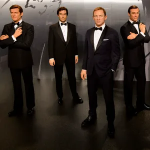 Sechsmal 007: Die bisherigen Bond-Darsteller als Wachsfiguren bei „Madame Tussauds“.