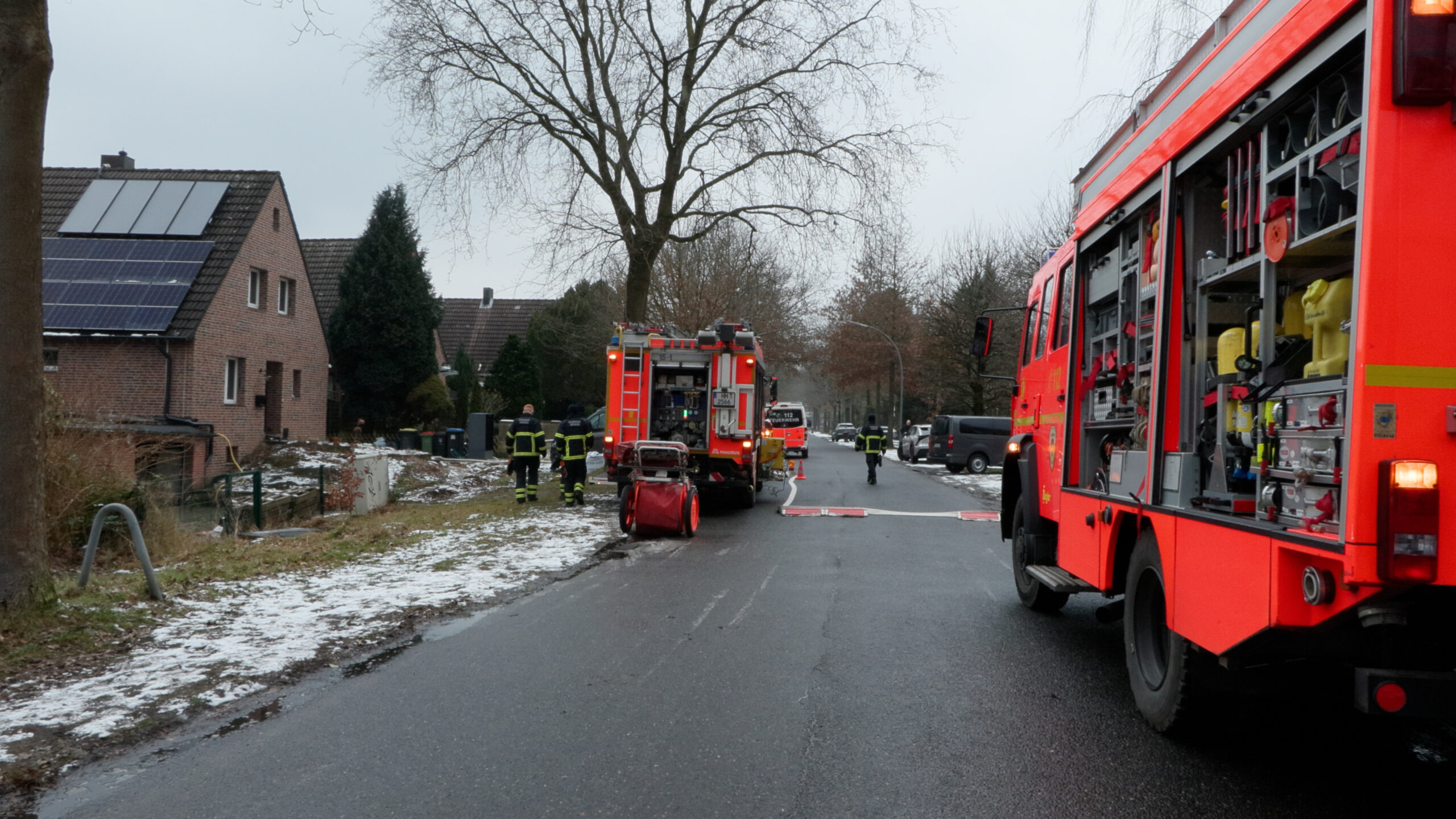 wasserrohrbruch in Lokstedt – Feuerwehr muss mehrere Keller leerpunpen