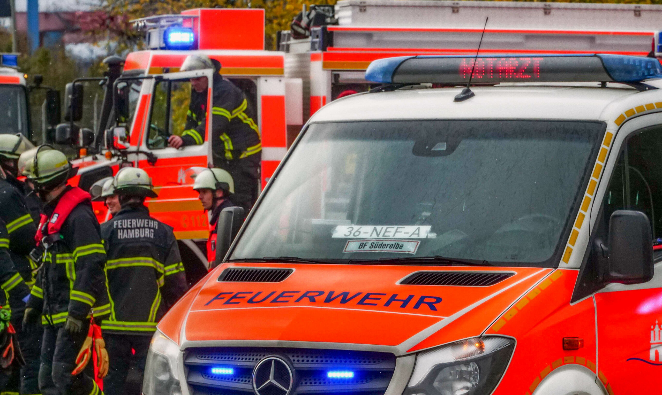 Wohnungsbrand in Billstedter Hochhaus – Feuerwehr rettet Bewohnerin