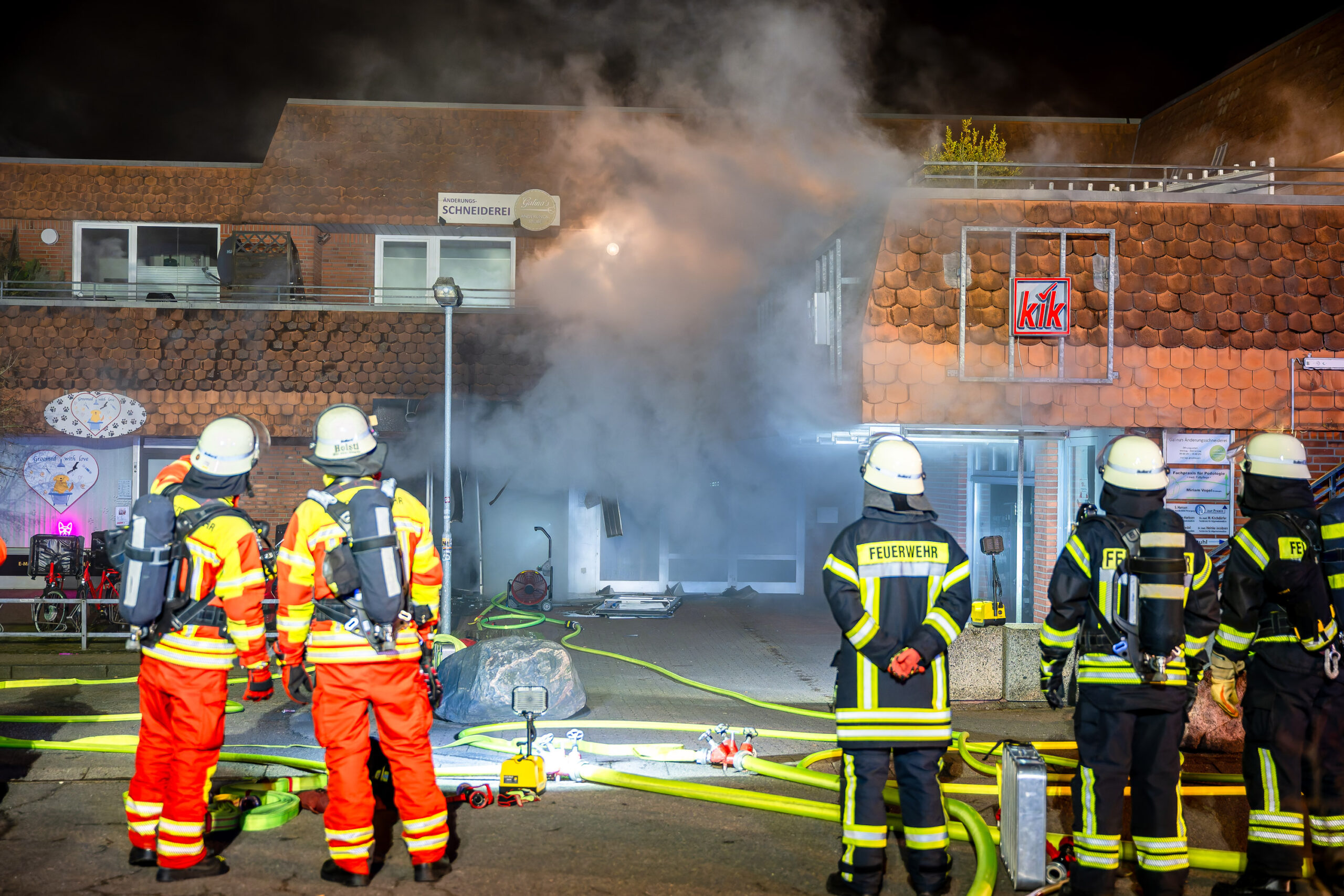 Beim Eintreffen der Feuerwehr stand die Pizzeria in Vollbrand.