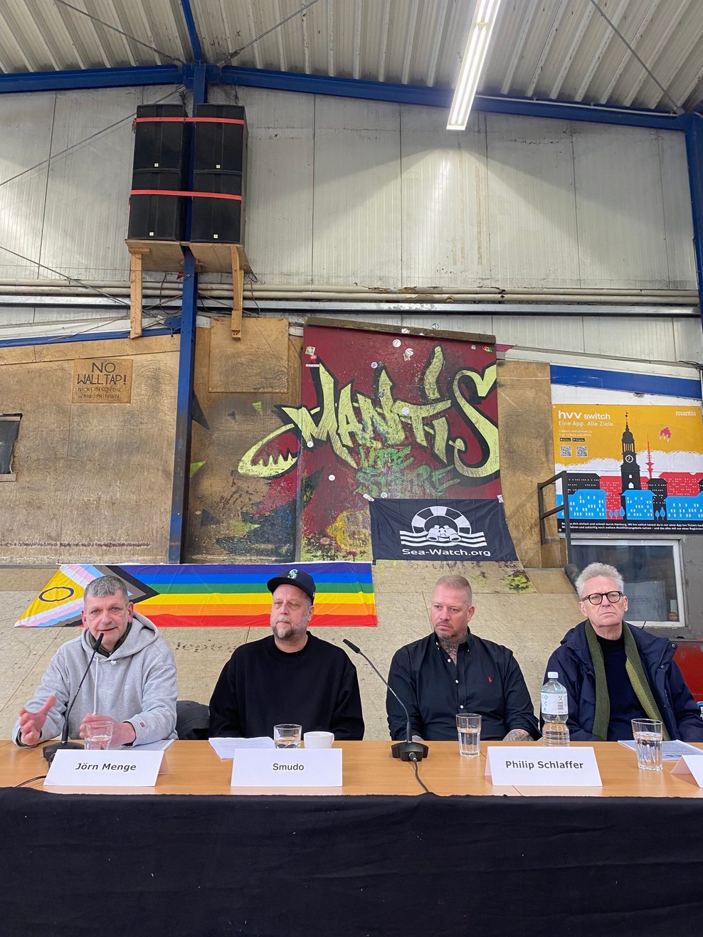 Jörn Mende von „Laut gegen Nazis“, Smudo, Ex-Neonazi Philip Schlaffer und Lichtkünstler Michael Batz bei der Pressekonferenz zur Aktionswoche für Diversität