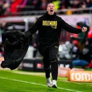 BVB-Trainer Mike Tullberg schreit seine Freude heraus