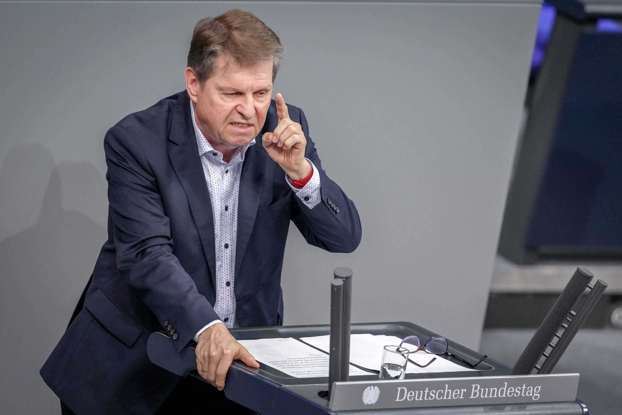 Ralf Stegner (SPD) spricht im Plenum des Bundestags.