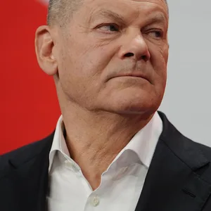 Bedient: Kanzler Olaf Scholz sieht man am Wahlabend seinen Gemütszustand an.