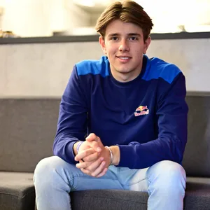 Tim Tramnitz im Pullover von Red Bull.