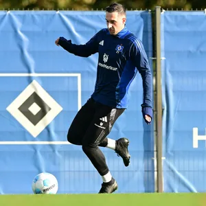 Levin Öztunali spielt einen Pass