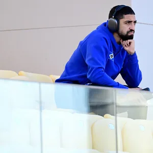 Bittere Rückrunde: Immanuel Pherai kann die Spiele seines HSV verletzungsbedingt derzeit nur von außen betrachten.