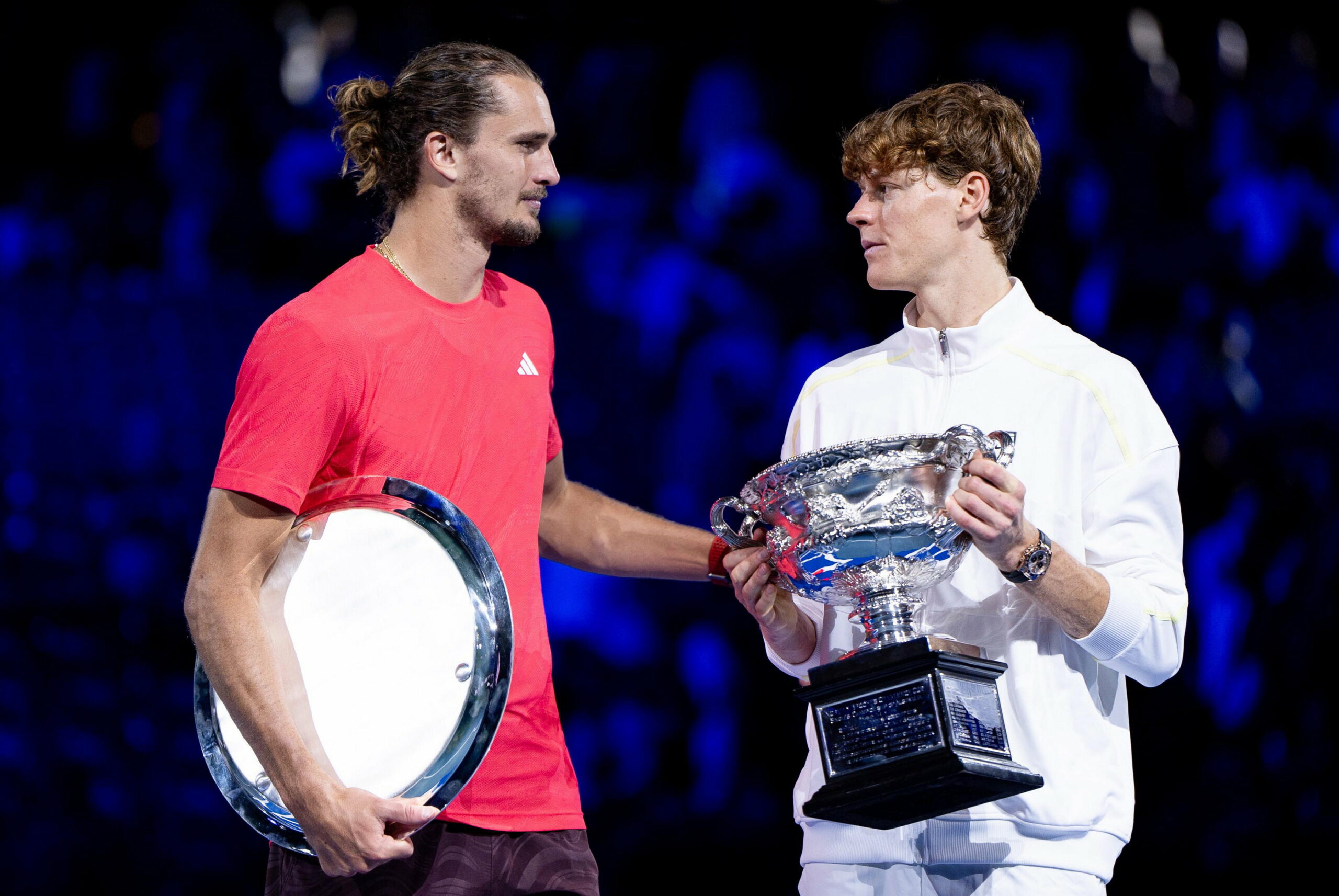 Alexander Zverev gratuliert Jannik Sinner in Melbourne