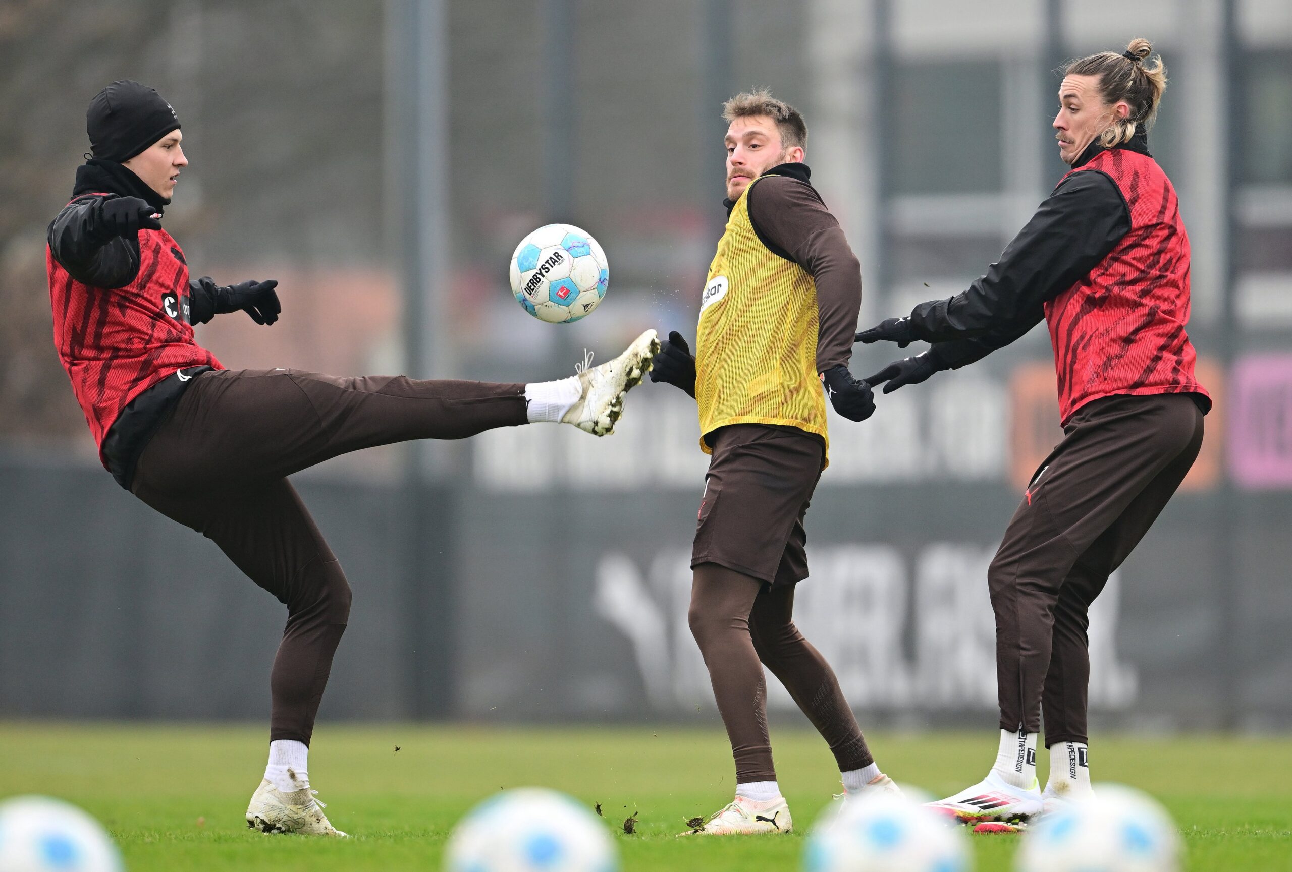 David Nemeth, Lars Ritzka und Jackson Irvine beim Training