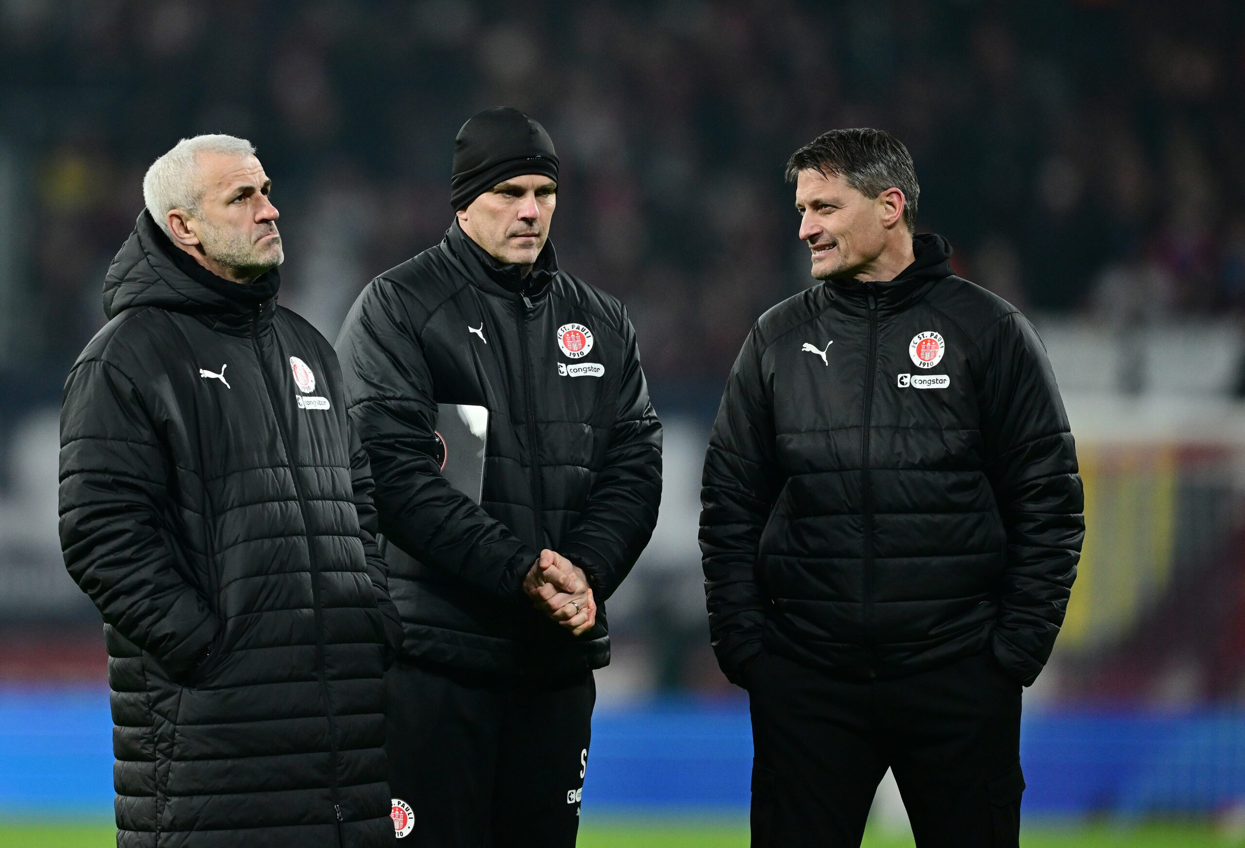 St. Pauli Trainer Alexander Blessin, Co-Trainer Peter Nemeth und Torwarttrainer Sven van der Jeugt