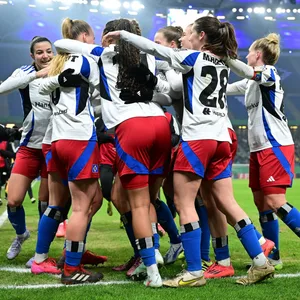 Die HSV-Frauen jubeln beim 2:0 gegen Mönchengladbach